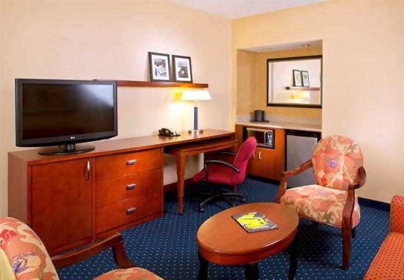 Courtyard By Marriott Memphis Airport Hotel Exterior foto