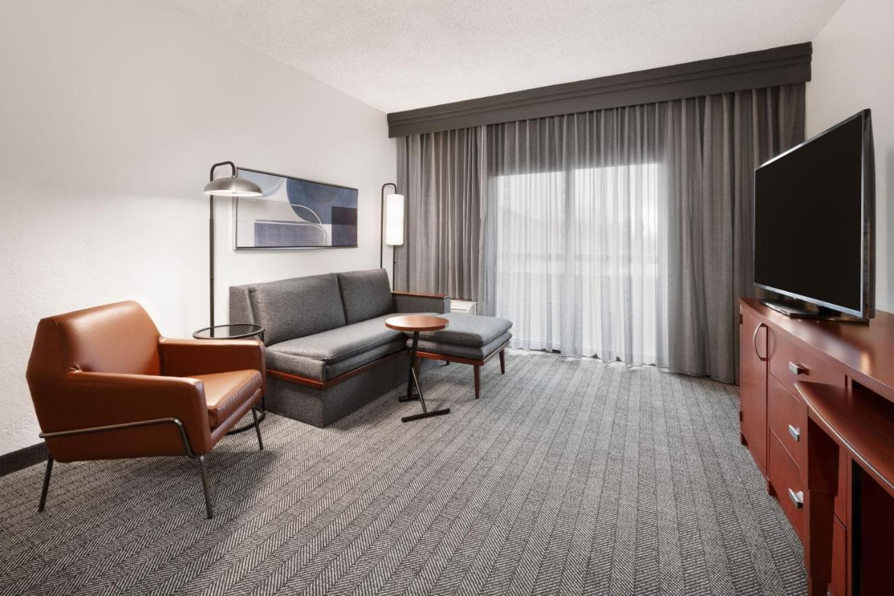 Courtyard By Marriott Memphis Airport Hotel Exterior foto
