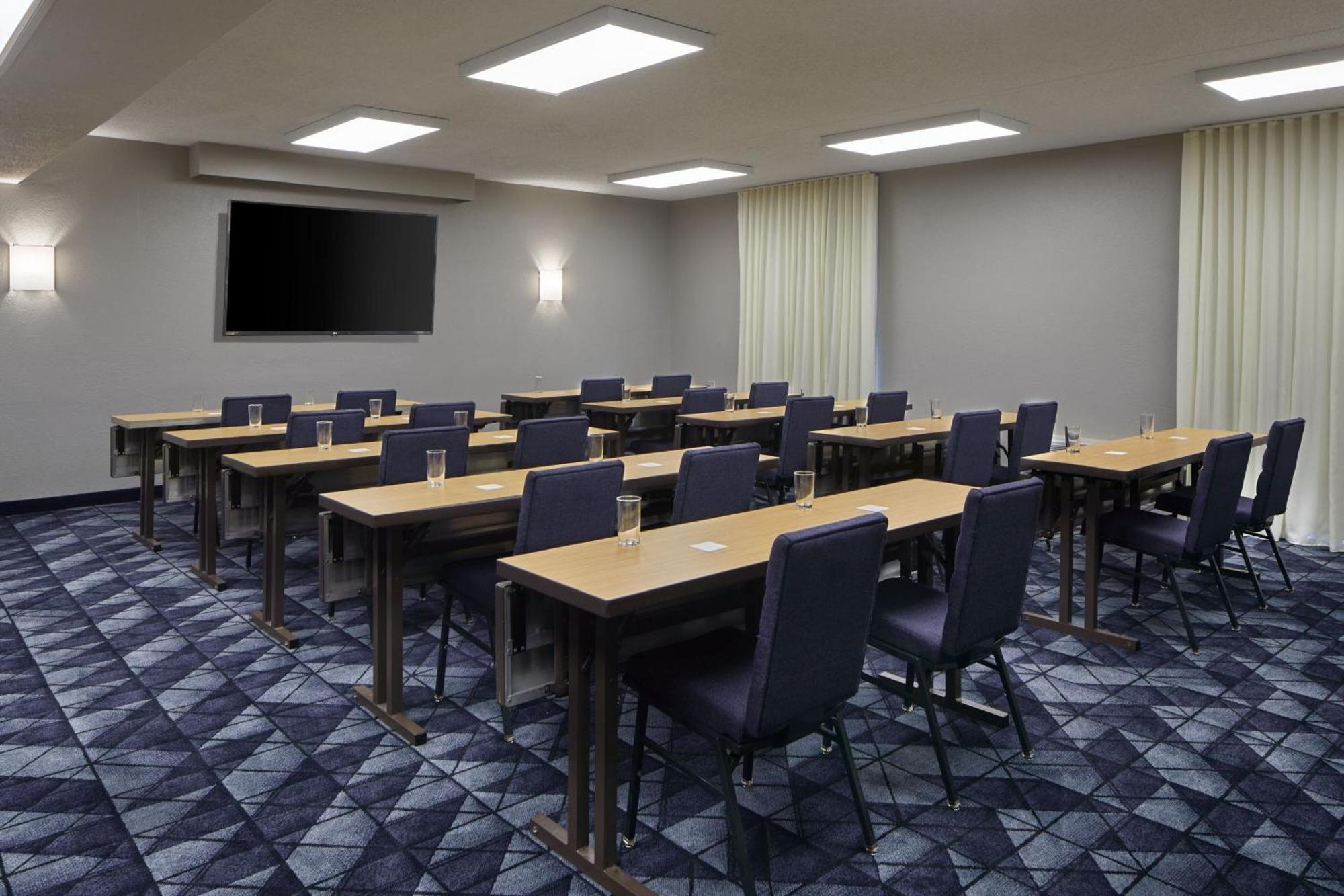 Courtyard By Marriott Memphis Airport Hotel Exterior foto