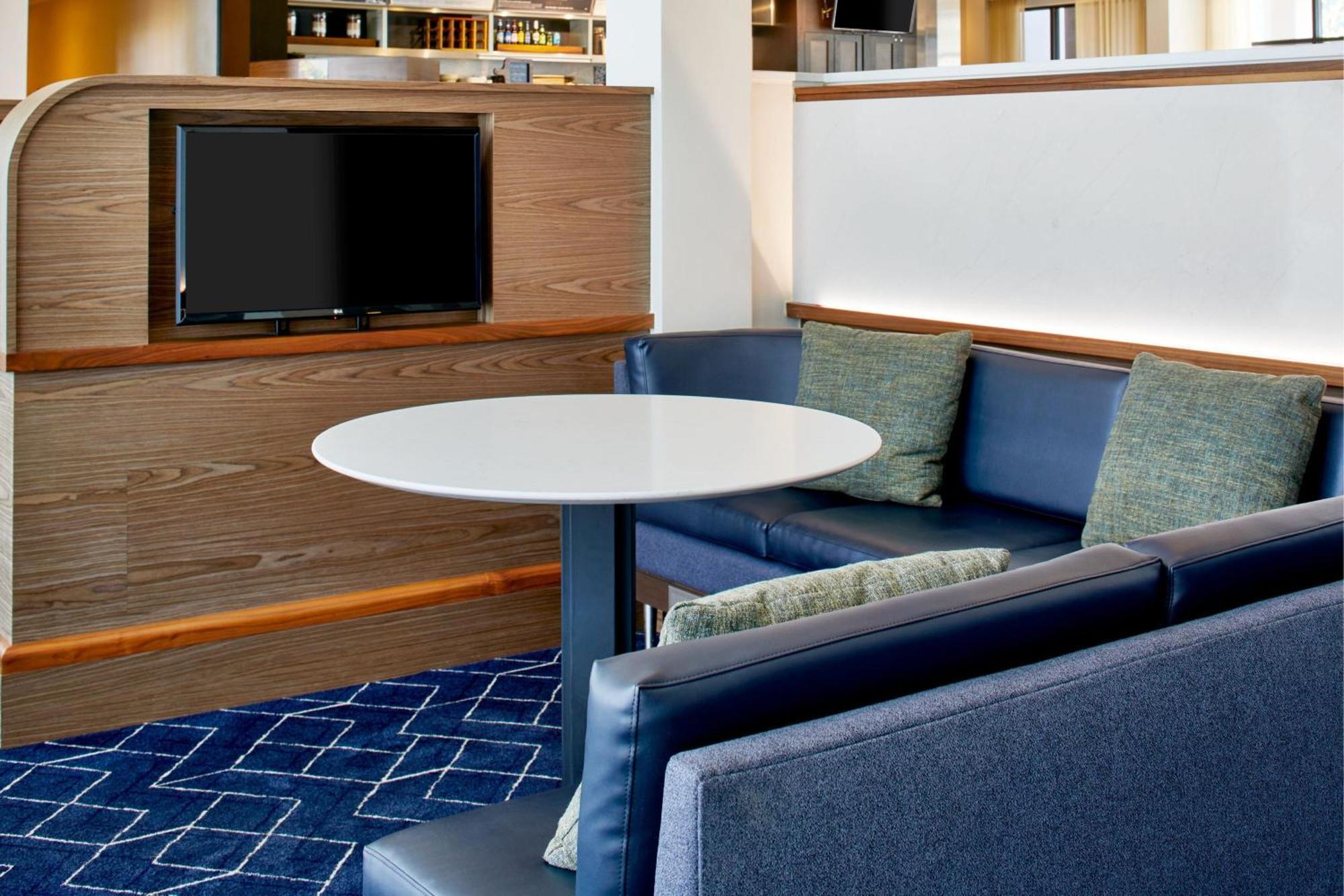 Courtyard By Marriott Memphis Airport Hotel Exterior foto