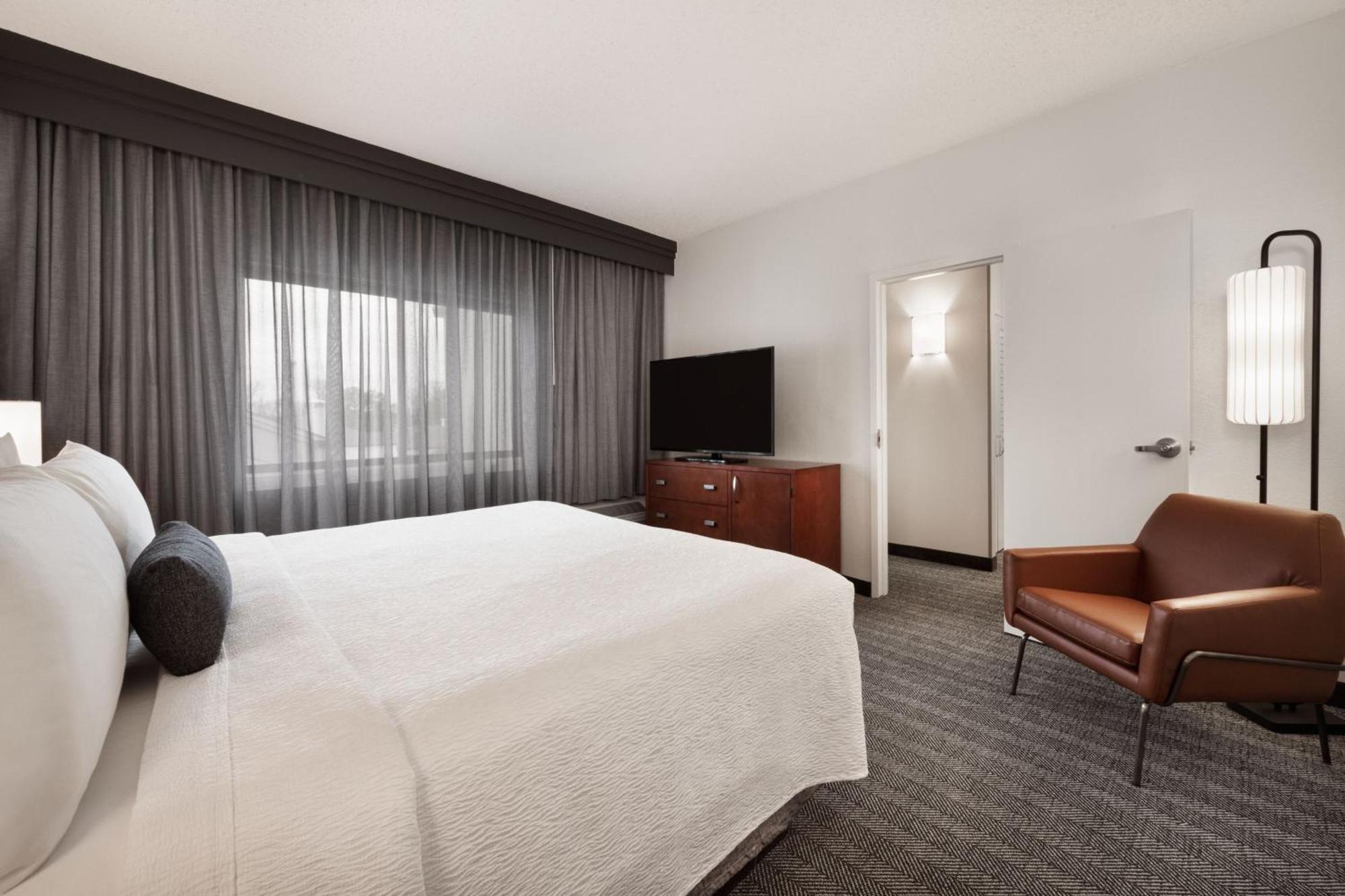 Courtyard By Marriott Memphis Airport Hotel Exterior foto