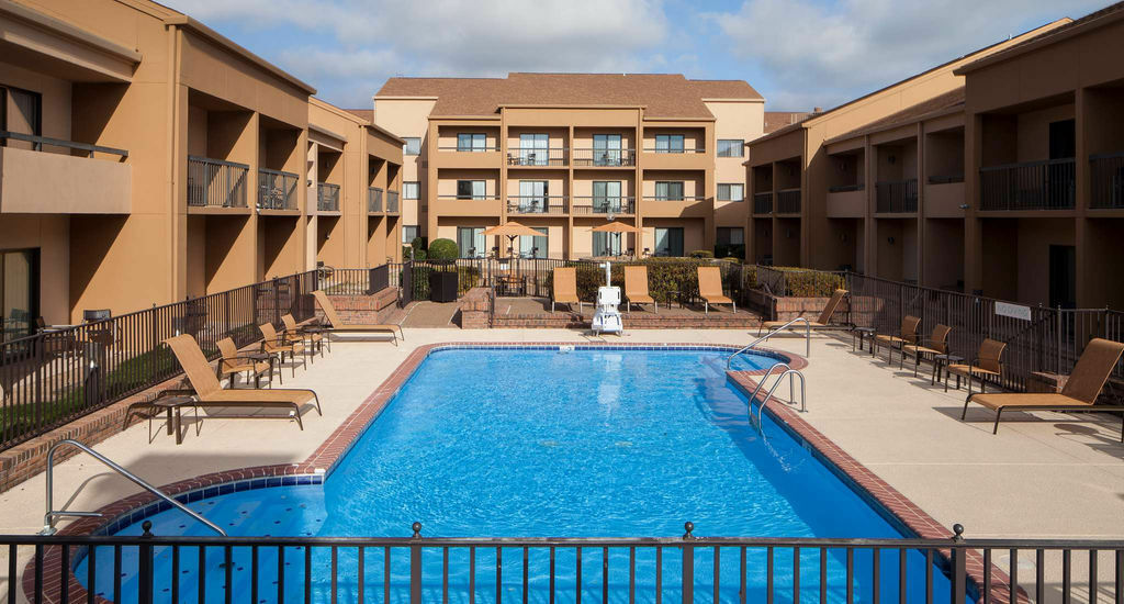 Courtyard By Marriott Memphis Airport Hotel Exterior foto